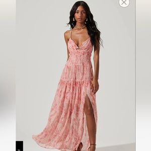 NWT Astr the Label Tropics Plunge Neck Pleated Open
Back Maxi Dress / Size XS